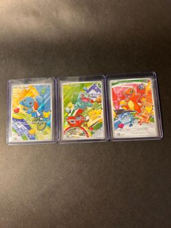 First Partner Illustration Collection – Trio Starter di Kanto (Bulbasaur 037/P, Charmander 038/P e Squirtle 039/P) – Italiano
